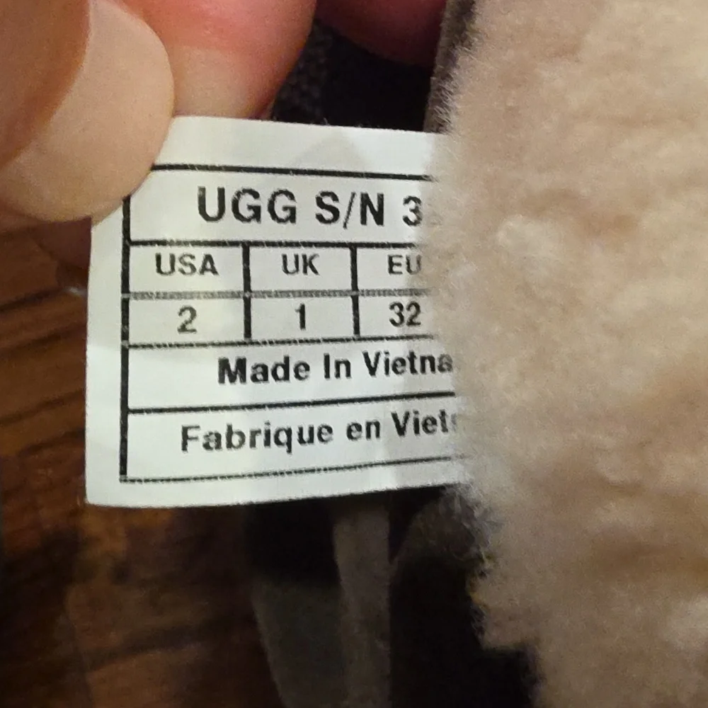 UGG Bobbey Kids Winter Boots Unisex Size 2